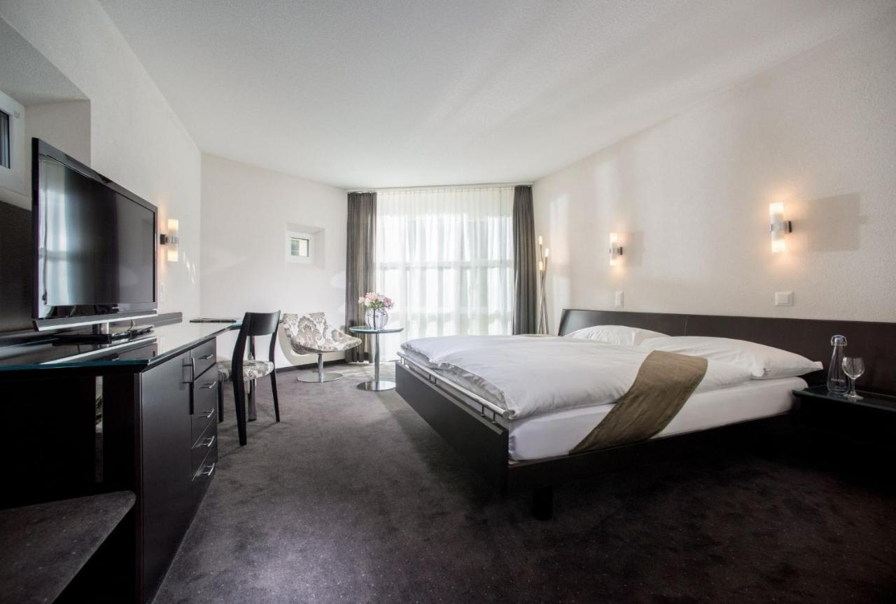 Grand Hotel Les Endroits La Chaux De Fonds Стая снимка
