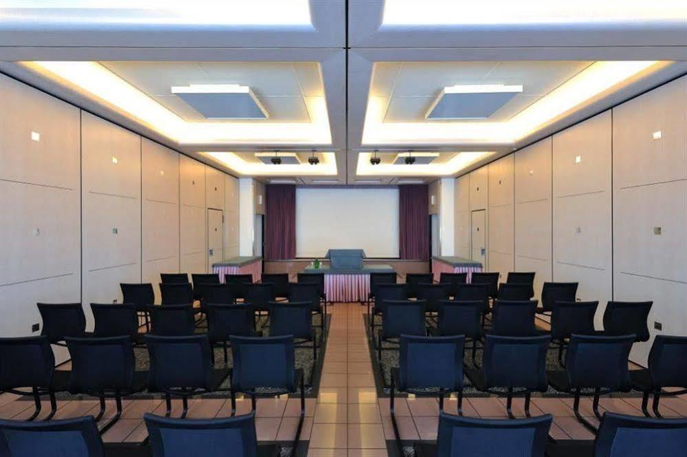 Grand Hotel Les Endroits La Chaux De Fonds Екстериор снимка